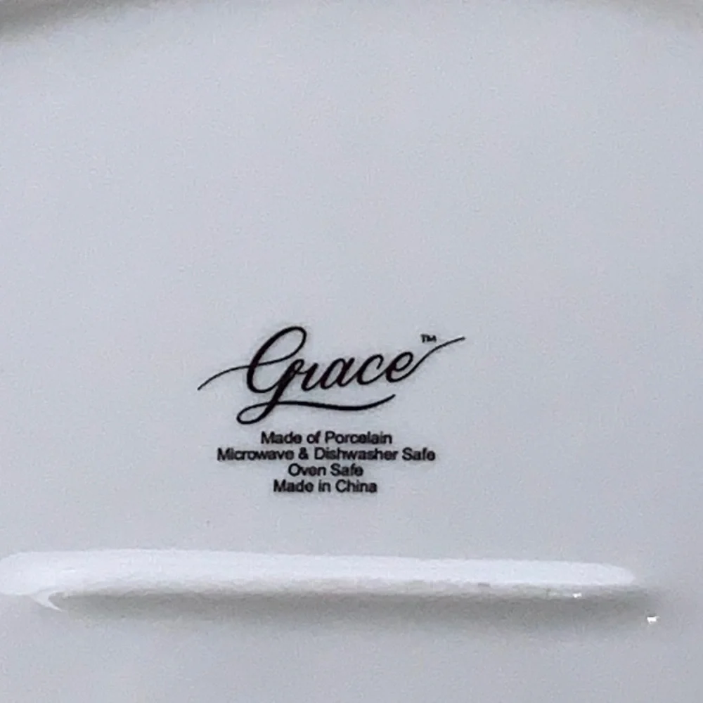 GRACES TEAWARE STRAWBERRY VINE OVAL BAKER WITH LID 11 INCH NEW